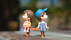 Save The Relationship : तुमचा पार्टनर तुमच्यापासून दूर होत आहे ?  नातं टिकवण्यासाठी हे करा !