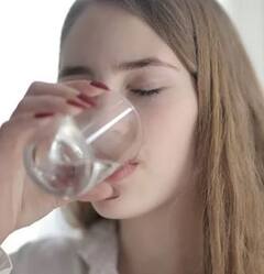 Health Care: ਜ਼ਿਆਦਾ ਪਾਣੀ ਪੀਣ ਨਾਲ ਹੋ ਸਕਦੀ ਹੈ ਮੌਤ, ਜਾਣੋ ਸਹੀ ਮਾਤਰਾ