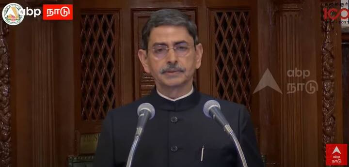 தேசிய கீதம் முதலில் இசைக்கப்பட வேண்டும் என ஆளுநர் கேட்டுக்கொண்டார். அவரது கோரிக்கை நிறைவேற்றப்படாததால், ஆளுநர் ரவி, சபைக்கு வணக்கத்தை தெரிவித்துவிட்டு திருக்குறள் ஒன்றை வாசித்திவிட்டு அமைதியாக அமர்ந்து கொண்டார்.