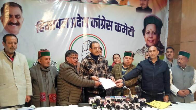 Lok Sabha Elections 2024 Himachal Pradesh Congress leader Yashpal Tanaik sought Lok Sabha ticket from Shimla ann Lok Sabha Elections 2024: कांग्रेस नेता यशपाल तनाईक ने शिमला से मांगा लोकसभा का टिकट, समर्थकों के साथ पहुंचे राजीव भवन