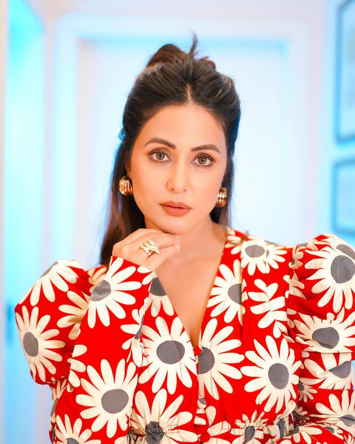 चाहत्यांना तिच्या स्टायलिश लूकवरून नजर हटवता येत नाही.(फोटो: realhinakhan/ig)
