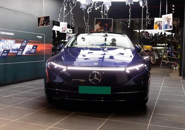 As more high-profile individuals embrace electric vehicles, it sends a powerful message about the importance of making sustainable choices in the face of climate change. (All images: Instagram/@autohangar)