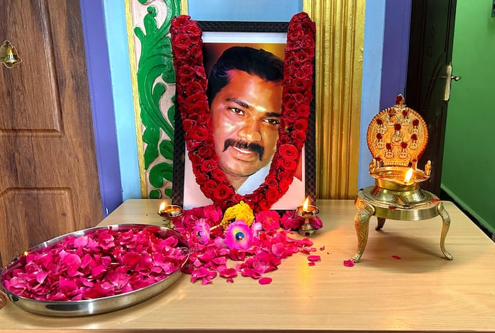 சூர்யா நற்பணி இயக்கத்தின் விழுப்புரம் மாவட்ட தலைவர் கடந்த பிப். 7ம் தேதி சாலை விபத்தில் இறந்தார்.