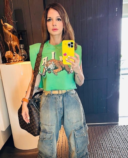 ऋतिक रोशन और सुजैन खान की राहें भले ही अब जुदा हो गई हैं. लेकिन एक वक्त था जब एक्टर अपनी पत्नी पर बेशुमार प्यार लुटाते थे.  ऋतिक ने एक बार सुजैन को वैलेंटाइन डे पर डायमंड की कीमती अंगूठी तोहफे में दी थी.