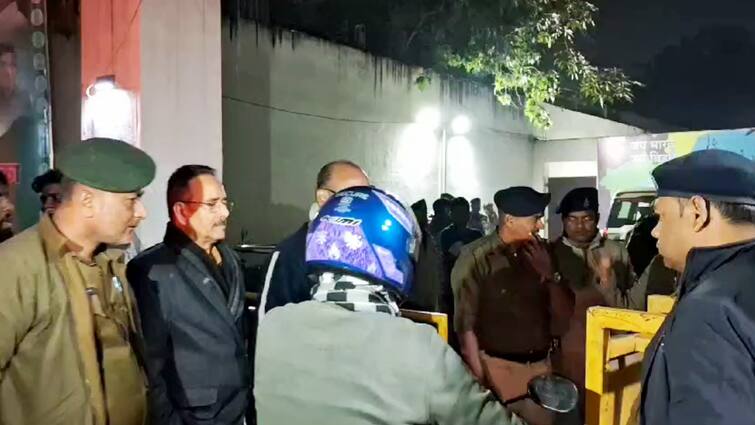 Patna Police City SP Reached Tejashwi Yadav Residence Before Bihar Floor Test Syed Shahnawaz Hussain Targets RJD फ्लोर टेस्ट से पहले तेजस्वी आवास पर क्यों पहुंची पुलिस? BJP की ओर से आई प्रतिक्रिया, निशाने पर RJD