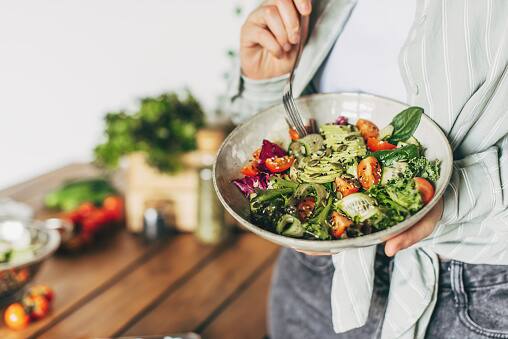 Plan Balanced Meals: Create well-balanced meals that include a mix of protein, healthy fats, and fiber. These nutrients keep you satisfied for longer, reducing the chances of succumbing to unhealthy snacks between meals. (Image Source: Getty)