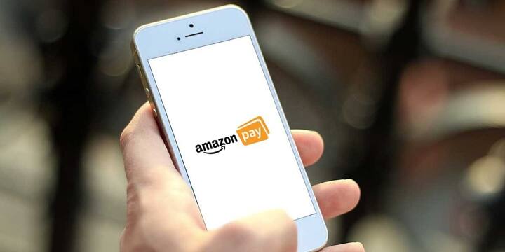 अमेझॉन पे (Amazon Pay): अमेझॉन पे अखंडित व्यवहारांसाठी सर्वसमावेशक सेवांचा समूह देऊ करते. अमेझॉन परिसंस्थेत एकात्मीकरण झाल्यामुळे वापरकर्ते विनासायास काही क्लिक्समध्ये खरेदी करू शकतात, बिले चुकती करू शकतात आणि मोबाइल फोन रिचार्ज करू शकतात.(Photo Credit : ABP Majha )