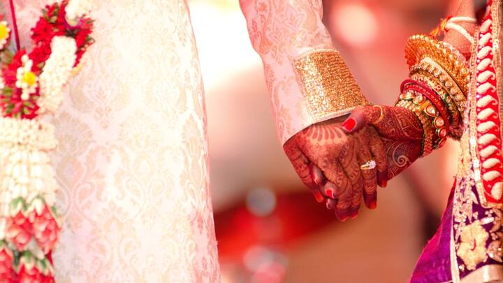 Ahmedabad Food Poisoning 50 People Including Bride And Groom Fall Sick Marriage Ceremony In Gujarat Food Poisoning: शादी की दावत खाने के बाद दूल्हा-दुल्हन समेत 50 लोग बीमार, फूड पॉइजनिंग का शिकार