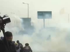 Farmers Protest 2024: शंभू बॉर्डर पर पुलिस ने किसानों पर छोड़े आंसू गैस के गोले, मच गई भगदड़