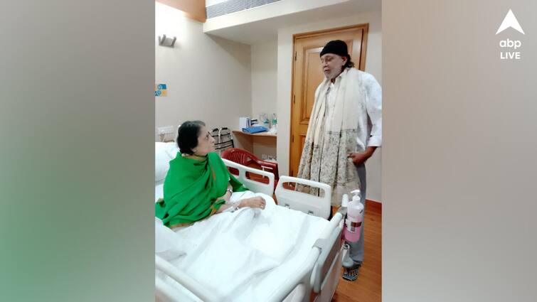Mithun Chakraborty visits Sourav Ganguly mother Nirupa Ganguly at hospital before discharge Mithun Chakraborty: হাসপাতাল থেকে ছুটি পাওয়ার আগেই সৌরভের মাকে দেখে এলেন মিঠুন