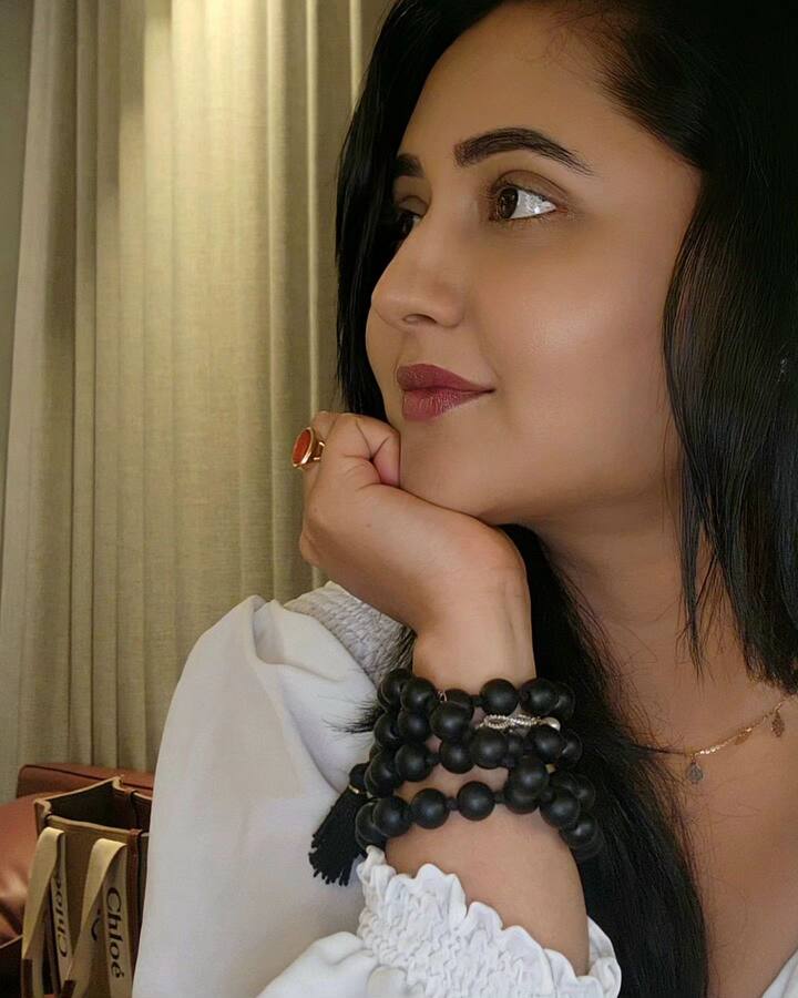 या चित्रपटात तिने तपस्या ठाकूरची भूमिका साकारली होती. यानंतर त्याने कधीच मागे वळून पाहिले नाही.(pc:imrashamidesai/ig)