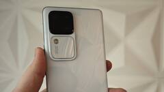 Vivo V30 Pro के रेंडर्स लीक, देखें बेहद खूबसूरत सेल्फी कैमरा और डिजाइन वाले स्मार्टफोन की फोटो