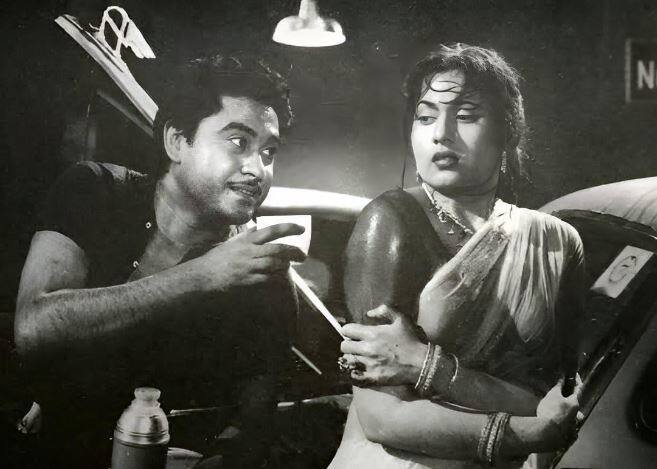 साल 1959 में मधुबाला और किशोर कुमार के अफेयर की खबरें आईं और अगले साल दोनों ने शादी कर ली. किशोर कुमार से शादी के बाद से ही मधुबाला को सेहत संबंधित परेशानियां हुईं. हिंदुस्तान टाइम्स की एक खबर के मुताबिक, मधुबाला को बचपन से दिल में छेद था.