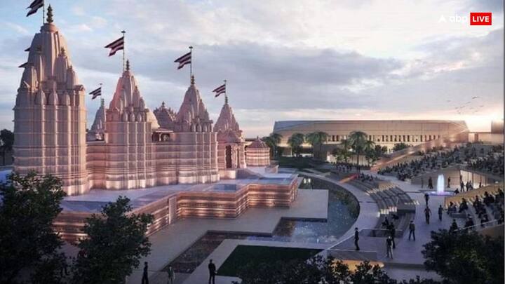 संगमरमर से बने मंदिर के स्तंभ में अद्भुत शिल्पकारी की गई है. हर स्तंभ पर हनुमान जी, राम जी, सीता जी, गणेश जी की प्रतिमा उकेरी गई है. भारतीय संस्कृति को दर्शया गया है. मंदिर के बाहरी स्तंभों पर सीता स्वयंवर, राम वनगमन, कृष्ण लीलाएं आदि शामिल हैं.