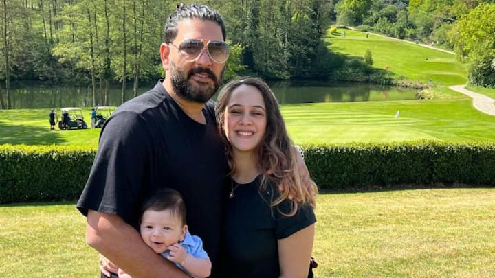 भारतीय क्रिकेट टीम के पूर्व खिलाड़ी युवराज सिंह रिटायरमेंट के बाद फैमिली के साथ ही ज्यादा वक्त बिताते हैं. युवी ने मशहूर मॉडल और एक्ट्रेस हेजल कीच से 2016 में शादी की थी. लेकिन युवी को हेजल कीच तक पहुंचने के लिए काफी मेहनत करनी पड़ी थी. इस वैलेंटाइंस डे पर पढ़िए युवराज और हेजल की लव स्टोरी...