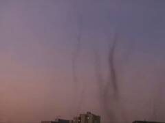 पुणे में दिखा मच्छरों का बवंडर, लोगों की उड़ी नींद, बोले- घर से बाहर निकलना मुश्किल हो गया...