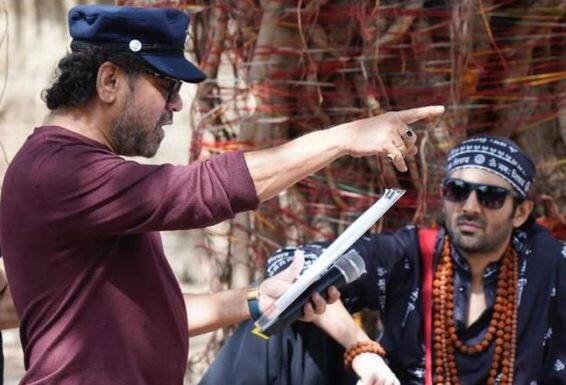 रिपोर्ट्स के मुताबिक, अनीस बजमी ने कहा, 'नहीं...अक्षय भूल भुलैया 3 का पार्ट नहीं होंगे. मैं उनके साथ काम करने के लिए मर रहा हूं लेकिन दुर्भाग्यवश मेरे पास अभी उनके लिए कोई स्क्रिप्ट नहीं बन पा रही है. हालांकि मैं जल्द ही कुछ अच्छी स्क्रिप्ट लेकर उनके पास जाऊंगा.'