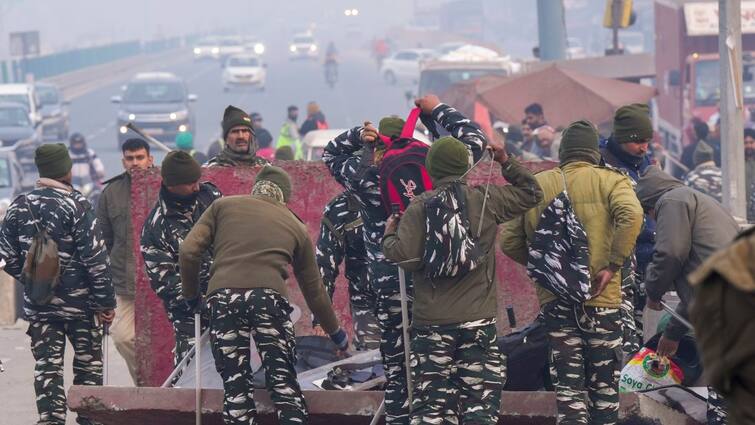 armers Delhi Chalo ProtestTraffic affected in Noida due to farmers protest Delhi Farmers Protest: किसानों के विरोध प्रदर्शन से नोएडा में यातायात प्रभावित,इन रास्तों पर जानें से बचें