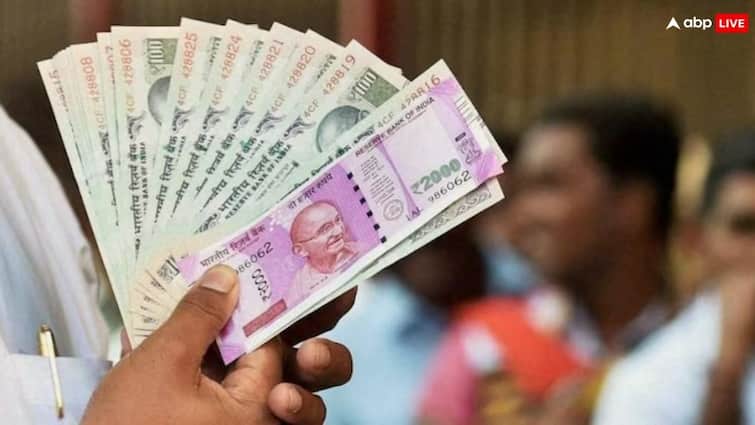 Indian rupee falls 8 paise against dollar know everything अमेरिकी डॉलर के मुकाबले भारतीय रुपया हुआ कमजोर, जानें 1 डॉलर की कीमत कितने रुपये