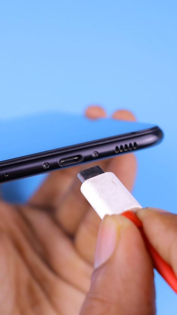 সারারাত ফোন চার্জে রাখা কি ভাল ?