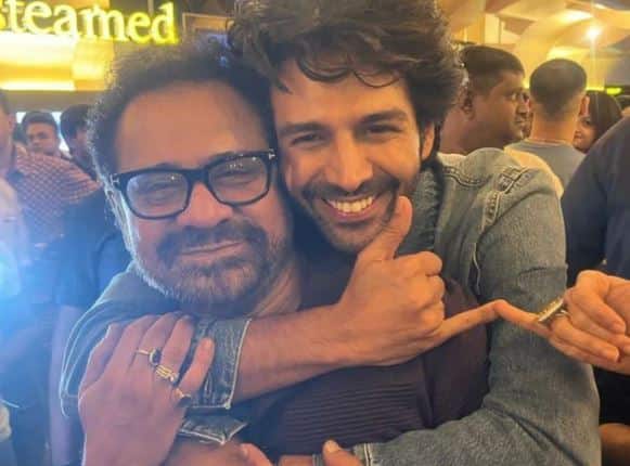 अनीस बजमी के निर्देशन में बनने वाली फिल्म भूल भुलैया 3 को भूषण कुमार प्रोड्यूस कर रहे हैं. फिल्म में कार्तिक आर्यन, विद्या बालन और नसीरुद्दीन शाह जैसे कलाकार नजर आएंगे. वहीं कियारा आडवाणी इसमें होंगी या नहीं अभी ये कंफर्म नहीं है.
