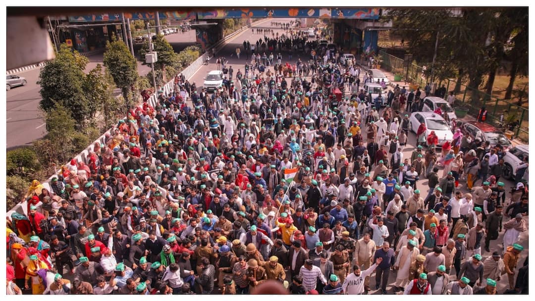 Farmers' Protest 2.0: Borders Sealed As Delhi Gears Up For March, Centre Hopeful Of Resolution — Top Points Gas Masks, Defiance, Vandalism: Farmers Head Towards Delhi With More Ammo, Face Cops — Top Points