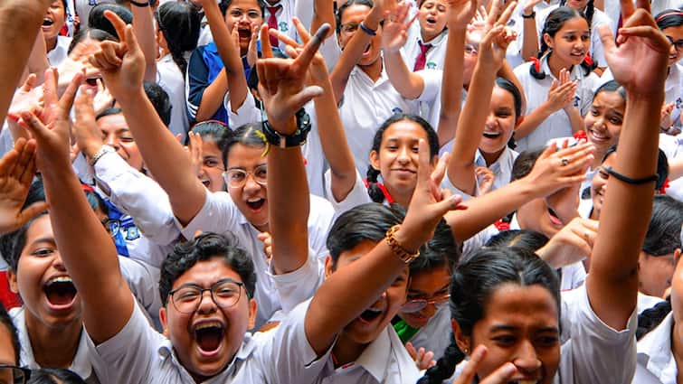 CBSE Class 10 Hindi Paper Analysis: 'Paper Was Good, But Some Tricky Questions,' Say Teachers CBSE Class 10 Hindi Paper Analysis: 'Paper Was Good, But Some Tricky Questions,' Say Teachers