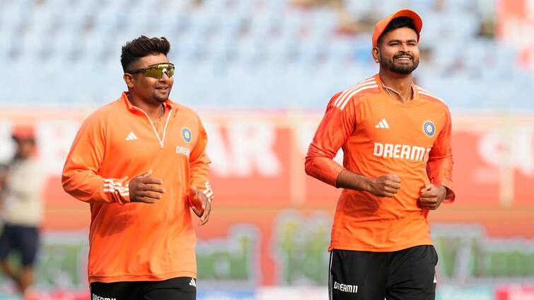 IND vs ENG 3rd Test Sarfaraz Khan set Test cap Rajkot another debutant Dhruv Jurel expected playing XI IND vs ENG: রাজকোট টেস্টেই কি অভিষেক হচ্ছে সরফরাজের? শিকে ছিঁড়তে পারে আরও এক তরুণের