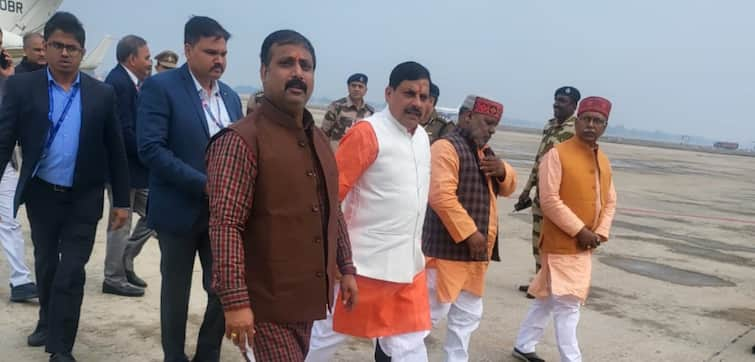 Lok Sabha Election 2024 MP CM Mohan Yadav reached UP Azamgarh will give election mantra to BJP workers ANN CM Mohan Yadav UP Visit: आज UP दौरे पर पहुंचे CM मोहन यादव, अखिलेश के गढ़ में लोकसभा का रण जीतने का प्लान