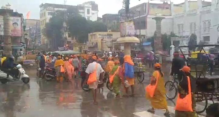 इसके अलावा गरज चमक के साथ बारिश भी हो रही है. ऐसे में यह बारिश किसानों के लिए भी काफी उपयोगी माना जा रहा है.