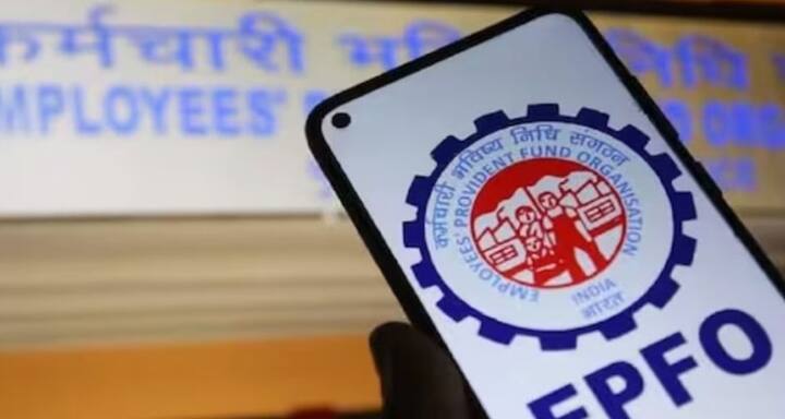 આ સિવાય તમે uanepf@epfindia.gov.in પર ઈમેલ મોકલીને પણ આ જ એપ્લિકેશન કરી શકો છો. આ ઈમેલમાં તમારે તમારા નવા અને જૂના UAN વિશે માહિતી આપવાની રહેશે. જો તમારી પાસે એક કરતાં વધુ જૂના EPF એકાઉન્ટ છે, તો તે બધા માટે મર્જરની વિનંતી અલગથી આપવી પડશે. જો તમે તમારો UAN નંબર ભૂલી ગયા છો, તો તમે તમારા રજિસ્ટર્ડ મોબાઈલ નંબર પરથી 01122901406 પર મિસ્ડ કોલ કરીને તમારો UAN નંબર જાણી શકો છો.