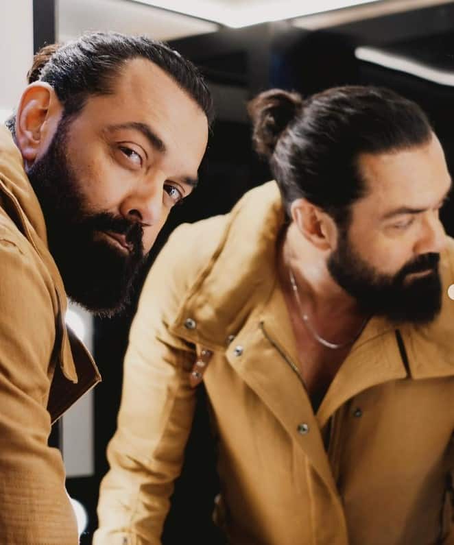 ਲੰਬੇ ਸੰਘਰਸ਼ ਤੋਂ ਬਾਅਦ ਬੌਬੀ ਦਿਓਲ ਨੇ ਇੱਕ ਵਾਰ ਫਿਰ ਹਿੰਦੀ ਸਿਨੇਮਾ 'ਤੇ ਰਾਜ ਕਰਨਾ ਸ਼ੁਰੂ ਕਰ ਦਿੱਤਾ ਹੈ। ਪਹਿਲਾਂ ਉਸ ਨੇ ਵੈੱਬ ਸੀਰੀਜ਼ 'ਆਸ਼ਰਮ' ਰਾਹੀਂ ਕਾਫੀ ਵਾਹੋ-ਵਾਹੀ ਬਟੋਰੀ ਅਤੇ ਹੁਣ ਹਾਲ ਹੀ 'ਚ ਰਿਲੀਜ਼ ਹੋਈ ਫਿਲਮ 'ਐਨੀਮਲ' ਨਾਲ ਉਸ ਨੇ ਆਪਣੀ ਅਦਾਕਾਰੀ ਦਾ ਸਬੂਤ ਦਿੱਤਾ ਹੈ। ਪਰ ਇੱਥੇ ਅਸੀਂ ਤੁਹਾਨੂੰ ਅਦਾਕਾਰ ਦੀ ਉਹ ਕਹਾਣੀ ਦੱਸ ਰਹੇ ਹਾਂ। ਜਿਸ 'ਚ ਉਨ੍ਹਾਂ ਨੇ ਗਲੈਮਰਸ ਅਦਾਕਾਰਾ ਮਨੀਸ਼ਾ ਕੋਇਰਾਲਾ ਨੂੰ ਲੈ ਕੇ ਹੈਰਾਨ ਕਰਨ ਵਾਲਾ ਖੁਲਾਸਾ ਕੀਤਾ ਹੈ।