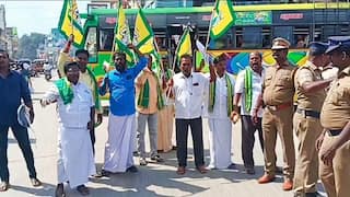 ரேஷன் கடைகளில் பாமாயிலுக்கு பதிலாக தேங்காய், கடலை எண்ணெய் வழங்கக் கோரி உசிலம்பட்டியில் சாலை மறியல்