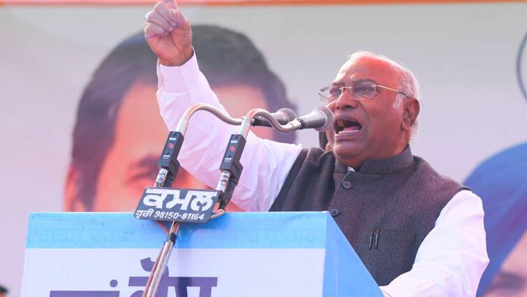 Congress Chief Mallikarjun Kharge Announces MSP Ki Legal Guarantee If Party Voted To Power In Lok Sabha Polls 2024 Congress Announces ‘MSP Ki Legal Guarantee’ In First Poll Promise For Lok Sabha Election 2024