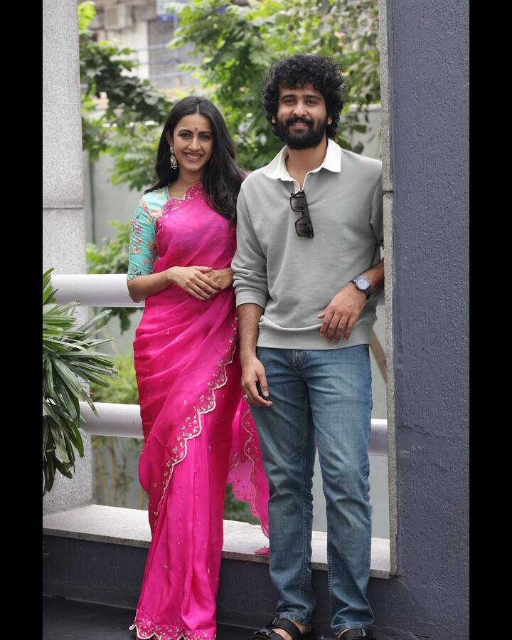 ఆర్​డిఎక్స్ నటుడు షేన్ నిగమ్‌కు జోడిగా నటించనుంది. తాజాగా చిత్రబృందం నిహారికకు స్వాగతం చెబుతూ ఓ పోస్టర్ కూడా రిలీజ్ చేసింది. ఈ సినిమాకి వాలి మోహన్ దాస్ దర్శకత్వం వహిస్తున్నారు. (Images Source : Instagram/Niharikakonidela)