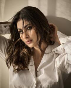 PHOTO: मौनी रॉयच्या आकर्षक लूकने वाढवले इंटरनेटचे तापमान; फोटो पाहाचं!