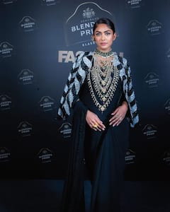 Mrunal Thakur Photos: అప్పుడు పల్లెటూరి అమ్మాయిలా ఉందన్నారు కానీ ఇప్పుడు చూడండి!