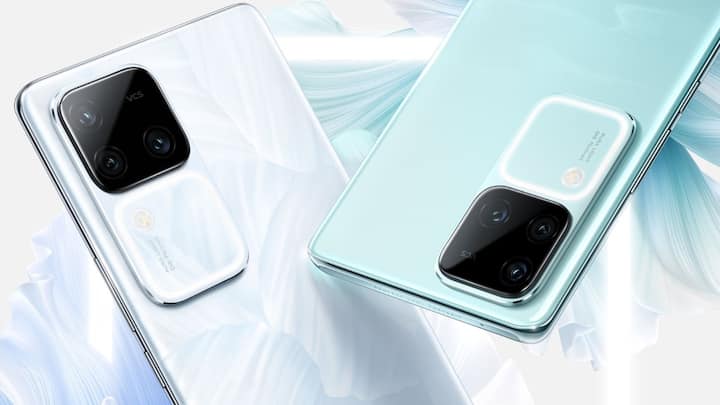 Vivo V30 को कुछ दिन पहले ग्लोबल मार्केट में लॉन्च करने के बाद अब वीवो Vivo V30 Pro को भी लॉन्च करने की तैयारी कर रही है. हालांकि, अभी तक कंपनी ने इस फोन के बारे में कोई आधिकारिक जानकारी नहीं दी है, लेकिन मीडिया रिपोर्ट्स के जरिए इस फोन के लीक रेंडर्स और कुछ खास स्पेसिफिकेशन्स लीक हुए हैं. आइए हम आपको इस फोन के बारे में बताते हैं.