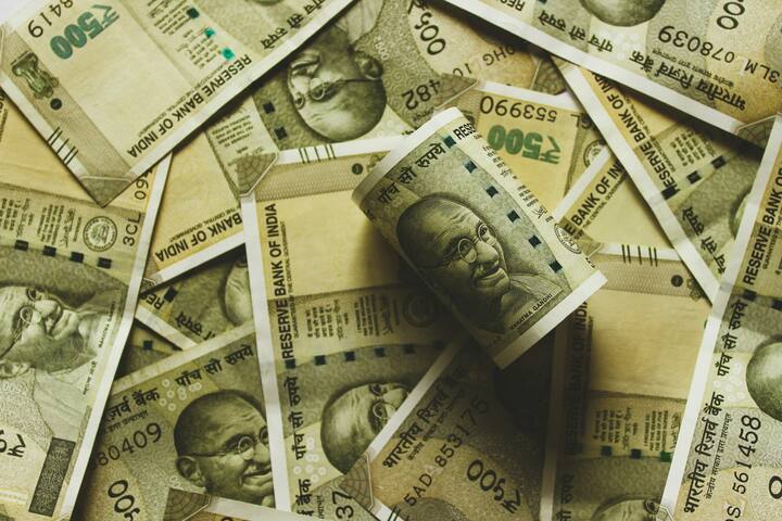 झिप पे लेटरच्या माध्यमातून मोबिक्विक ग्राहकांना आत्ता खरेदी करून नंतर पैसे देण्याची सुविधा देते. त्यामुळे ग्राहक तत्काळ पैसे चुकते करण्याची चिंता सोडून मुक्तपणे खरेदी करू शकतात. मोबिक्विक झिप ईएमआय सुविधाही पुरवते. (Photo Credit : ABP Majha )