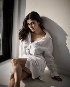 Mouni Roy Photos: 'నాగిని' బ్యూటీకి అప్పుడే సమ్మర్ వచ్చేసింది!
