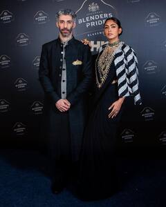 Mrunal Thakur Photos: అప్పుడు పల్లెటూరి అమ్మాయిలా ఉందన్నారు కానీ ఇప్పుడు చూడండి!