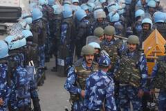 Delhi Farmer Protest : शेतकऱ्यांच्या  मोर्चाबाबत पोलिसांचा इशारा,दिल्ली-गुरुग्राम सीमेवर लावले काटेरी बॅरिकेड्स,पाहा छायाचित्रे