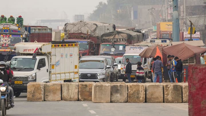 Vehicles during a traffic jam as road blocks are placed at Singhu Border (image source: PTI)