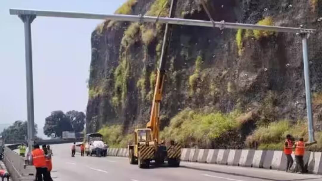 Pune-Mumbai Expressway : पुणे मुंबई द्रुतगती मार्गावर दोन तासांचा ब्लॉक; वेळ पाहा आणि मग प्रवास करा! pune news pune mumbai express highway block today 13 february for itms instalattion 12 pm 2 pm Pune-Mumbai Expressway : पुणे मुंबई द्रुतगती मार्गावर दोन तासांचा ब्लॉक; वेळ पाहा आणि मग प्रवास करा!