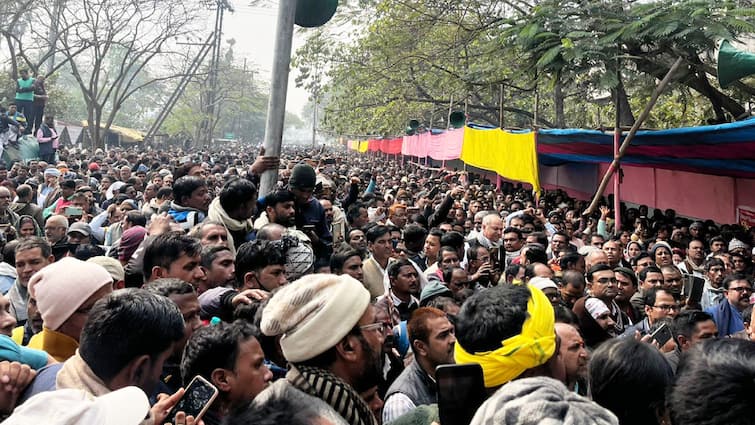 Patna Niyojit Teachers Protest over Sakshamta Pariksha Vijay Kumar Choudhary Big Statement ANN पटना में प्रदर्शन कर रहे नियोजित शिक्षकों के लिए आई राहत वाली खबर, शिक्षा मंत्री ने कही बड़ी बात