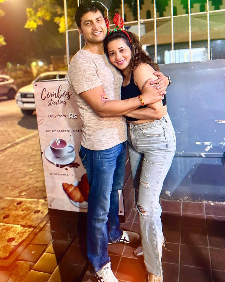 बता दें कि भोजपुरी सिनेमा पर अपनी दमदार पहचान बनाने के बाद मोनालिसा ने टीवी की दुनिया में कदम रखा था और आज वो यहां की टॉप एक्ट्रेस बन चुकी हैं.