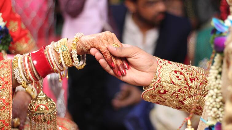 Pre-wedding couples will not get a place in Patidar Samaj group marriages in Patan પાટણમાં પાટીદાર સમાજના સમૂહલગ્નમાં પ્રી-વેડિંગ કરાવનારાં યુગલોને સ્થાન નહીં મળે