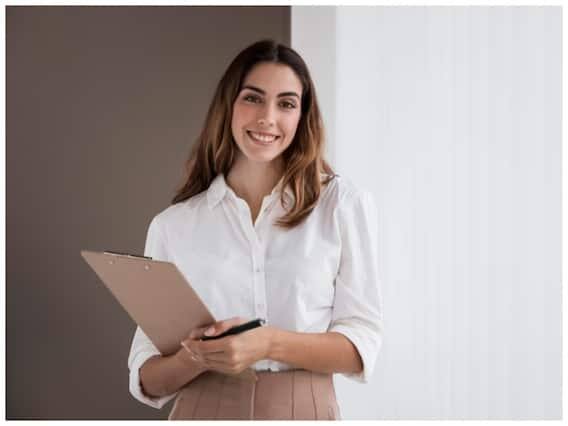 આ રીતે અરજી કરો - સત્તાવાર વેબસાઇટ sbi.co.in ની મુલાકાત લો. હોમપેજ પર વર્તમાન ઓપનિંગ પર ક્લિક કરો. અરજી ફોર્મ ભરો. બધા જરૂરી દસ્તાવેજો અપલોડ કરો. અરજી ફી ચૂકવો. ફોર્મ સબમિટ કરો અને ભાવિ સંદર્ભ માટે પ્રિન્ટ લો.