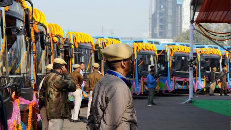 350 Electric buses included in Delhi today third largest fleet in world after Liuzhou and Santiago Electric Vehicle Delhi: आज सड़कों पर उतरेंगी 350 इलेक्ट्रिक बसें, लिउझाऊ-सैंटियागो के बाद दुनिया का तीसरा सबसे बड़ा बेड़ा बन जाएगी दिल्ली 