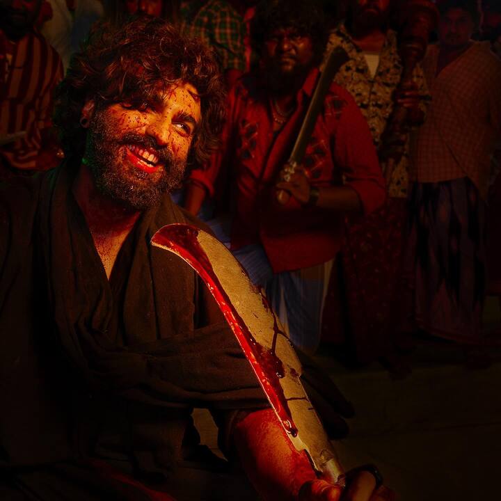 या 'सिंघम अगेन'मध्ये अर्जुन कपूर हा खलनायकी भूमिका साकारणार आहे. रक्ताने माखलेला चेहरा असलेला अर्जुन कपूरच्या लूक... (Photo credit : instagram/rohitshettypicturez)